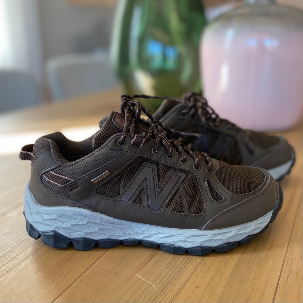 NEW Balance Hiking Walking Shoes